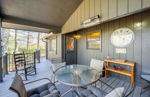 Near Lake and Trails Rustic Newland Cabin with Deck! - Foto 3