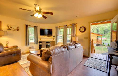 Smoky Mountain Cabin with Hot Tub and River Views! - Foto 4