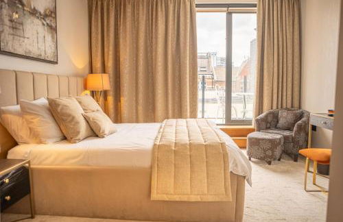 SAINT PAUL - Unrivalled 3BR Penthouse Apartment with Hot Tub Leeds - Foto 27