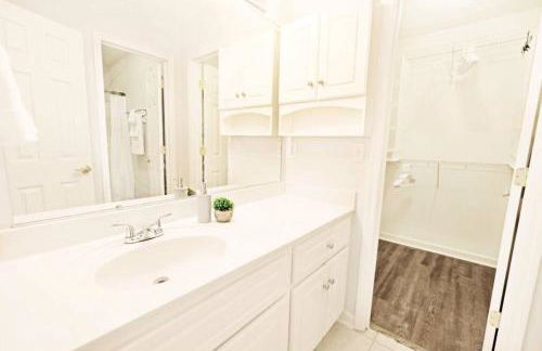 Dwell Proper 2 Bedroom Condo - Foto 12