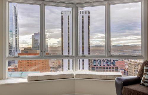 City Center Oasis Prime Location with Views - Foto 1