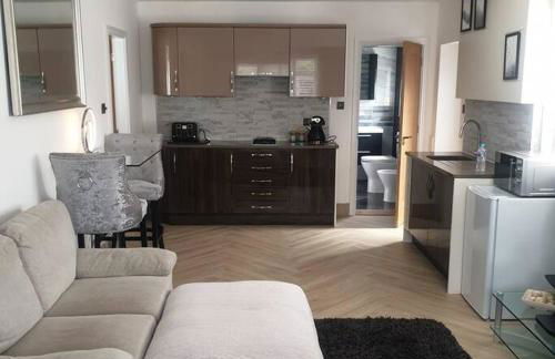 Lovely studio annex in Lilliput - Photo 1