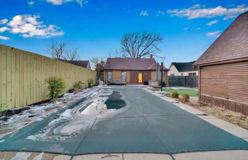 Romantic escape, hot tub, fireplace, massage room! - Foto 48