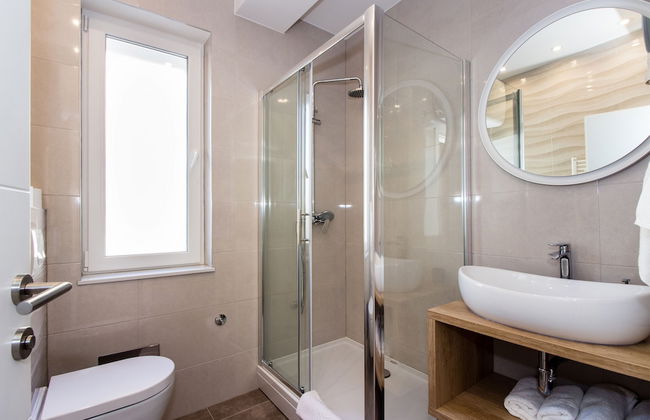 Lugo Apartments - Photo 20