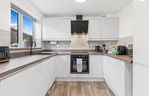 Spacious 3-Bedroom House with Parking Family Friendly - Foto 2