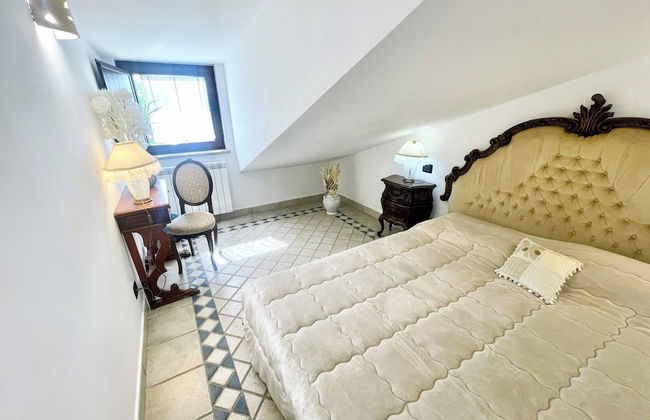 Pool, Jacuzzi and Events Room - Charming Villa in Umbria - Sleeps 24 - Lake View - Foto 8