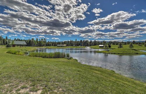 Quiet Trego Resort Home with Lake, Pavilion and Trails - Foto 36