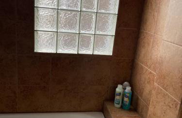 Casa ubicada 6 minutos del centro 6 minutes to Downtow No permited partys or smoking - Foto 3