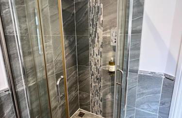 Spacious modern three Bedroom Bungalow ample parking - Foto 36