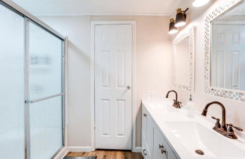 Serene Trenton Home with Pool and Mountain Views! - Foto 14