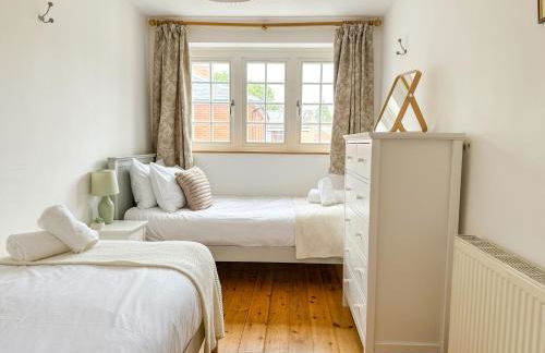 Canterbury Oasis - Modern 2-Bed Home with FREE Parking - Foto 30