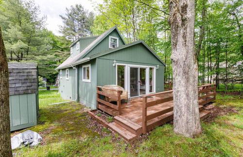 Lakefront with Lots of Light and Private Dock Access - Foto 29