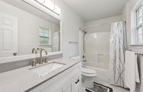 Chic 8BR Retreat Central East Austin for Large Groups - Foto 27