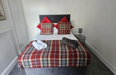 Hidden Gem - 4 Bedroom Home - Photo 2