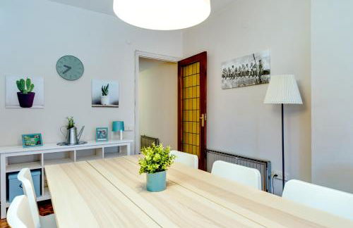 Spacious 4 Bedroom Apartment Fira BCN & Camp Nou - Foto 7
