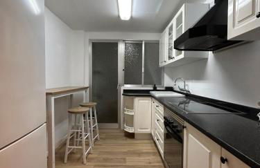 Frente al puerto y junto a la playa del Arenal - Foto 22