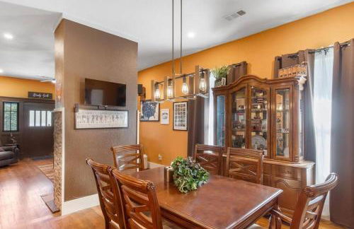 Stockyards-3/4 mile away!-Sleeps 8-Americana House - Foto 22