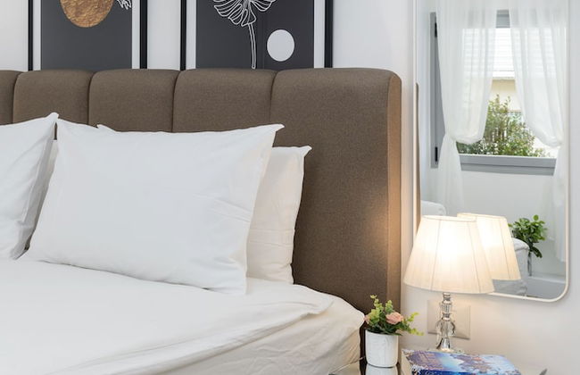 Quiet Hideaway & Terrace near Beach by FeelHome - Foto 4