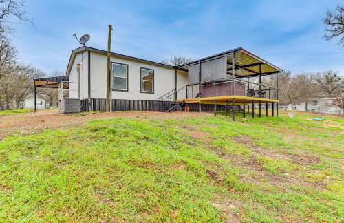 Hudson Oaks Country Creekside Home Hot Tub and Deck - Photo 23
