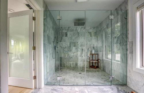 Berkshire Vacation Rentals: The Brookman: Renovated 6000 SF Estate On 40 Acres - Foto 25