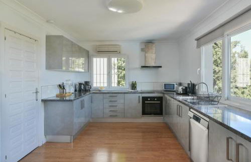 Heated pool and fantastic views BBQ Beach 5 mins - Photo 6