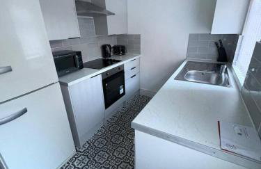 Spacious 3BR Home in Runcorn | Sleeps Large Groups - Foto 1