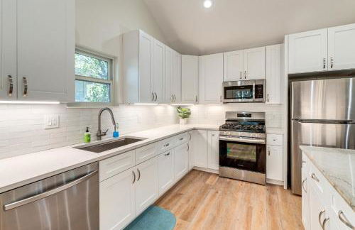 4 Mi to UT Austin Bright and Modern Family Home - Photo 7