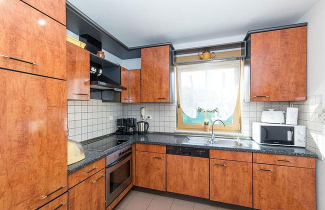 Spacious Holiday Home With Pool and Hot Tub in Kastel Stari - Foto 6