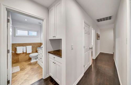 Charming 3BR with Ping-Pong and Spa! - Foto 37