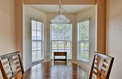 Pet-Friendly Gem with Yard and Pool Access in Sebring - Foto 9