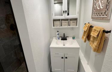 Basement Bliss: Cozy Getaway - Foto 8