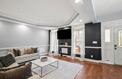 Elegant Reservoir Hill home with parking sleeps 8 - Foto 14