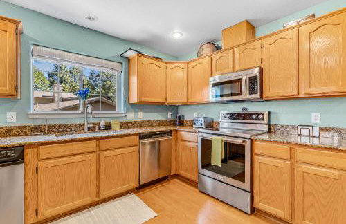 ACE - A Hole in One Right on the Golf Course Hot Tub Mt Views Pines - Foto 17