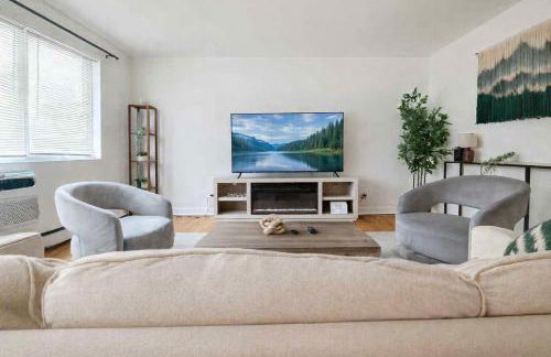 Chic 2BR Retreat Near OHare Free Parking - Foto 9