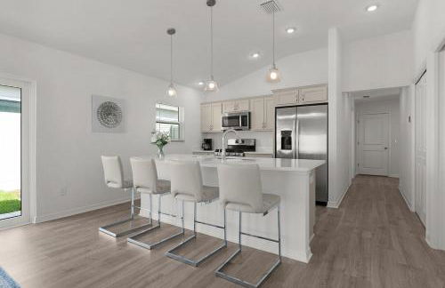 Spacious Golf Retreat-2 King Beds-Golf Cart- Full Kitchen & TVs in Every Room - Foto 37