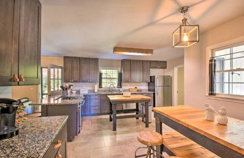 Mod Stable House on 10 Acres, Walk to Lake! - Foto 9