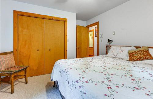 Peaceful White Sand Lake House with Dock and Deck! - Foto 15