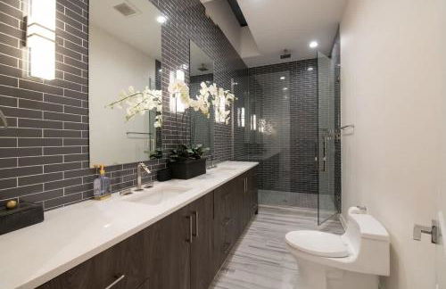 Luxury Gold Coast Penthouse with Deck & Views - Photo 62