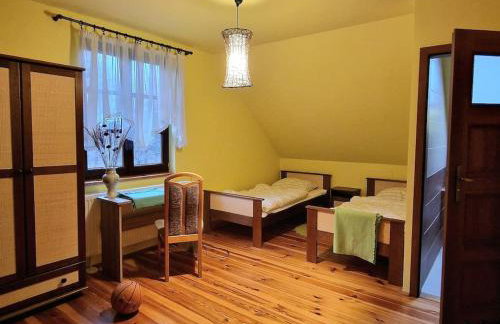 Agroturystyka Nad Bystra - Drewniany dom z pięknym ogrodem - Photo 9