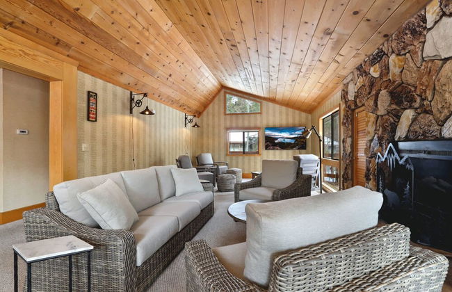 Tahoe Forest Chalet 3BR House w/ Mountain Views - Foto 27