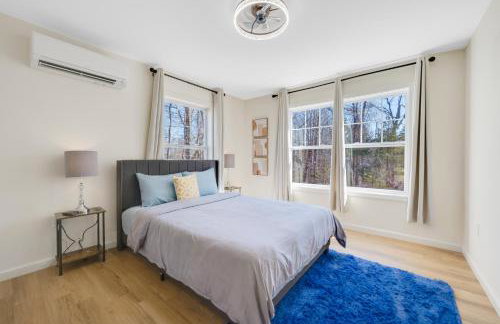 Group-Friendly 10BR Townhouse, Best Area in Bloomfield - Photo 15