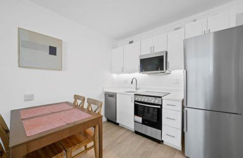 Bold Boardwalk 2BR 3BA Condo by CozySuites - Foto 18