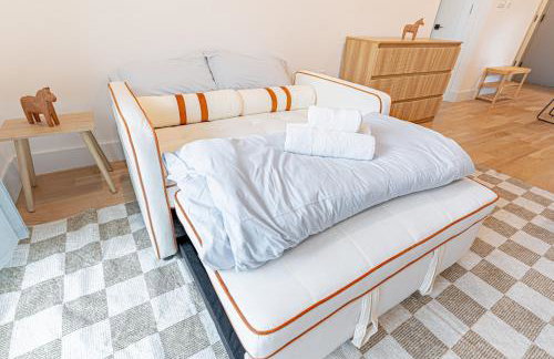 Scandinavian in Brooklyn w Balcony Near Park - Foto 16