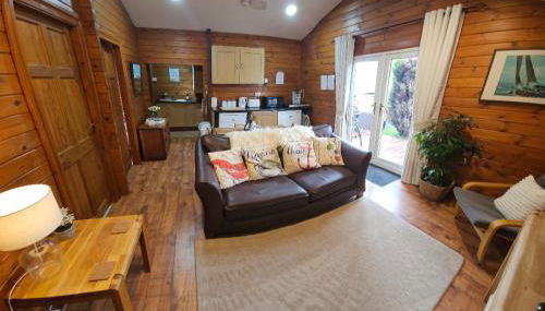 Captain’s Cabin - Photo 3