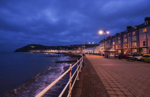 Experience Coastal Bliss in Our Modern 2019 Sea Viev 2 Bedroom static caravan at Clarach Bay Holiday Village! - Foto 33