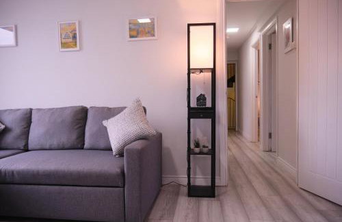2BR City Centre Apartment By Travel Lets Short Term Rental Agency Derry With Free WiFi - Foto 28