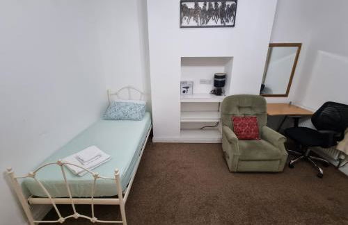 Spacious Apartment Near Rochdale Centre Train Tram Bus Free Parking Fast Wi-Fi - Foto 30