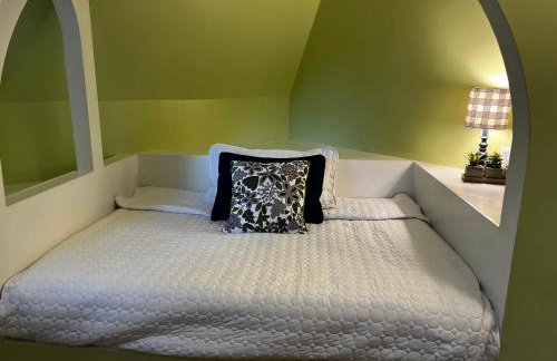 Unique Home Perfect for Large Gatherings. Pets welcome! - Photo 11