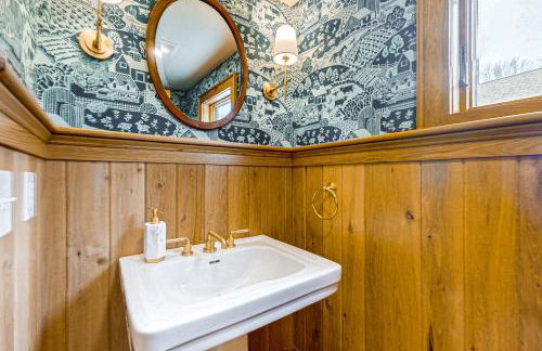 Less Than 1 Mi to Lake George! Family Retreat with Deck - Foto 33