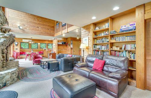 Riverfront Skykomish Cabin with Private Hot Tub! - Foto 4